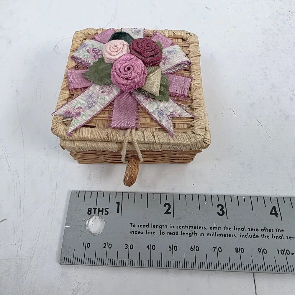Vtg 1991 Avon Fanciful Floral Wicker Trinket Box Ribbon Fabric Roses Basket Only